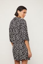 52051541_09601_3-CAMISA-CROPPED-POLO-AMPLA-DECOTE-V-ESTAMPADA