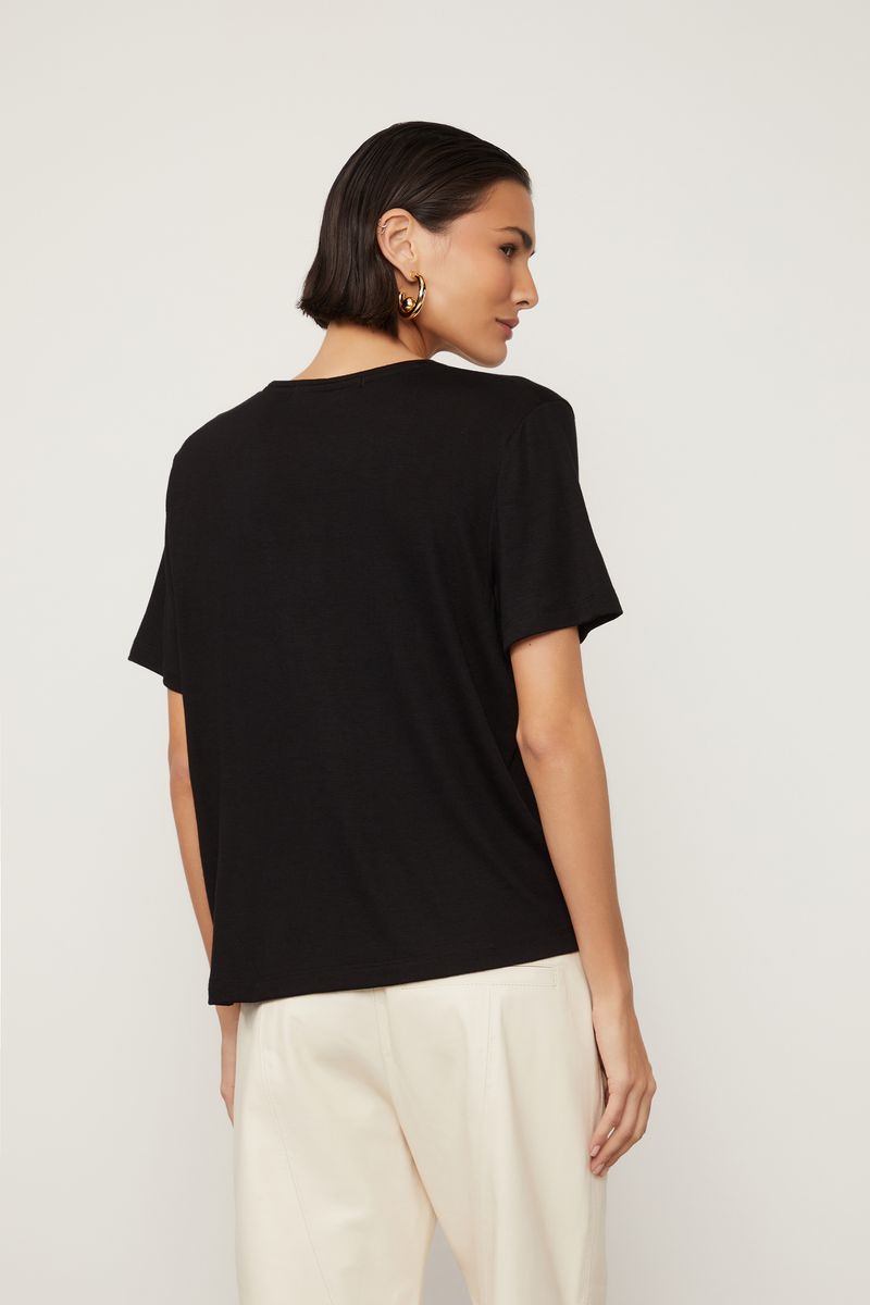52060679_0005_3-T-SHIRT-DE-MALHA-COM-DECOTE-V