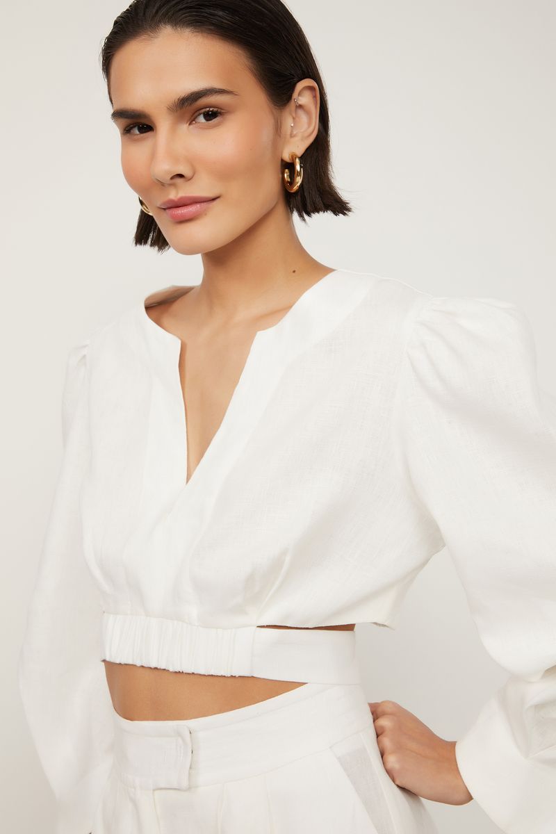 52135399_0003_4-BLUSA-CROPPED-DE-LINHO-MANGA-BUFANTE-DETALHE-AMARRACAO-OFF-WHITE