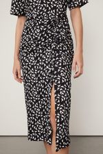 07206652_09601_5-VESTIDO-DE-MALHA-MIDI-ESTAMPADO-COM-FRANZIDO-NA-SAIA
