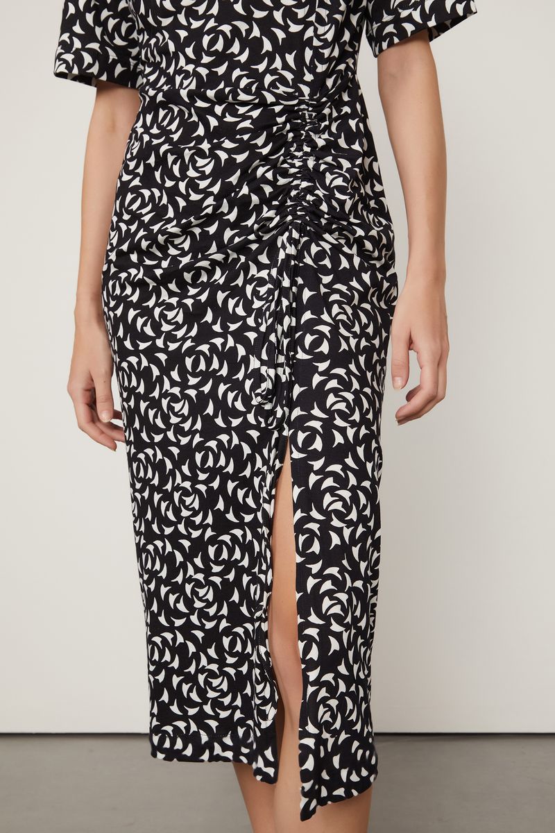 07206652_09601_5-VESTIDO-DE-MALHA-MIDI-ESTAMPADO-COM-FRANZIDO-NA-SAIA
