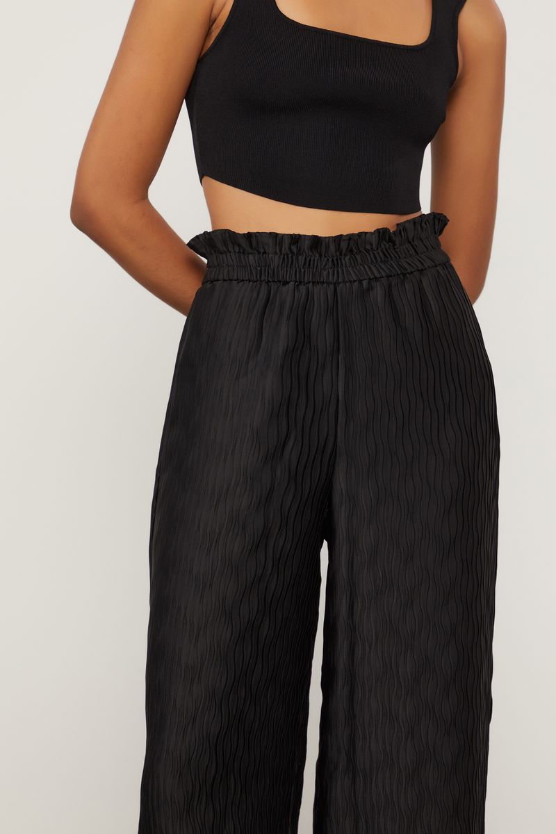 25341709_0005_5-CALCA-PANTALONA-PLISSADA-COM-COS-DE-ELASTICO-PRETA