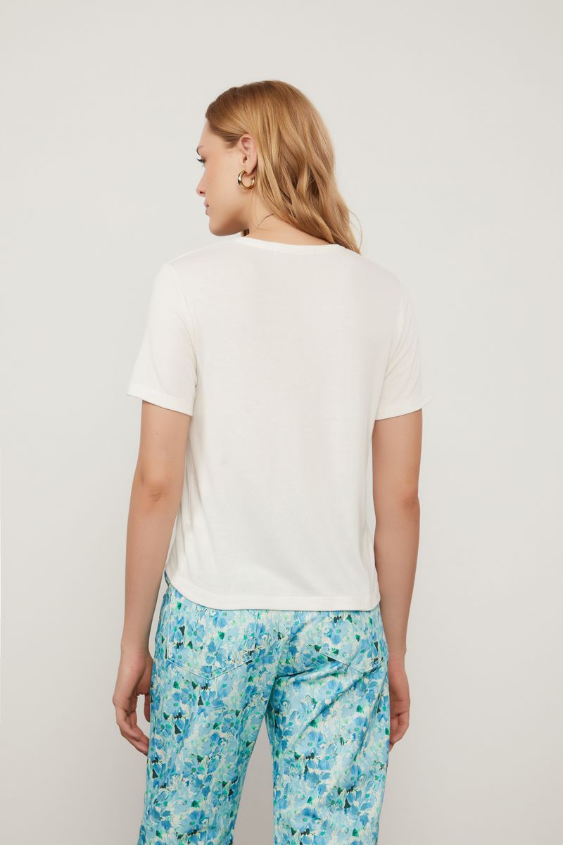 52060679_0003_3-T-SHIRT-DE-MALHA-COM-DECOTE-V