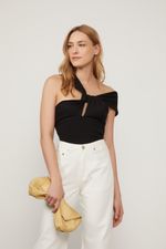 52135366_0005_1-BLUSA-DE-TRICOT-PRETA-COM-TORCAO-NO-BUST