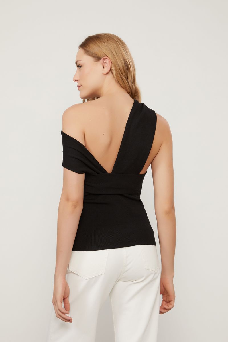 52135366_0005_3-BLUSA-DE-TRICOT-PRETA-COM-TORCAO-NO-BUST