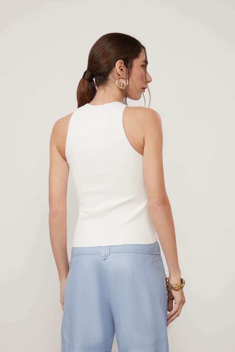 52135402_0003_3-BLUSA-DE-MALHA-CANELADA-OFF-WHITE-COM-DECOTE-CRUZADO