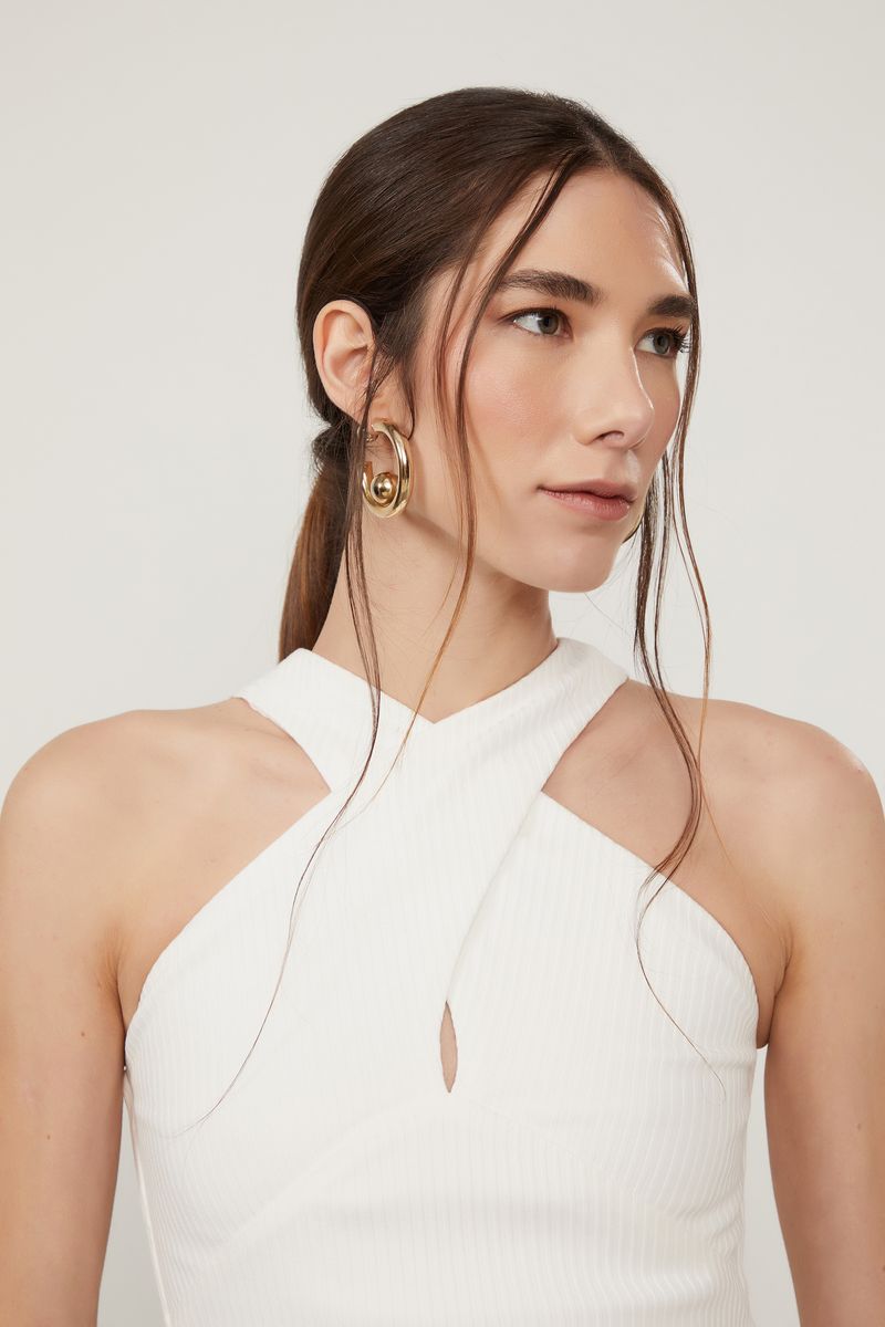52135402_0003_4-BLUSA-DE-MALHA-CANELADA-OFF-WHITE-COM-DECOTE-CRUZADO