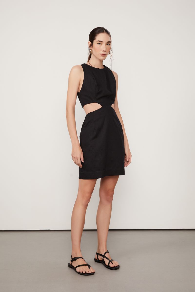 07206925_0005_1-VESTIDO-CURTO-SEM-MANGA-RETO-DETALHE-ABERTURAS-NAS-LATERAIS-DE-ALGODAO-PRETO