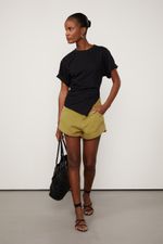 25054206_04526_1-SHORT-DE-SARJA-COM-DETALHE-BARRA-VERDE