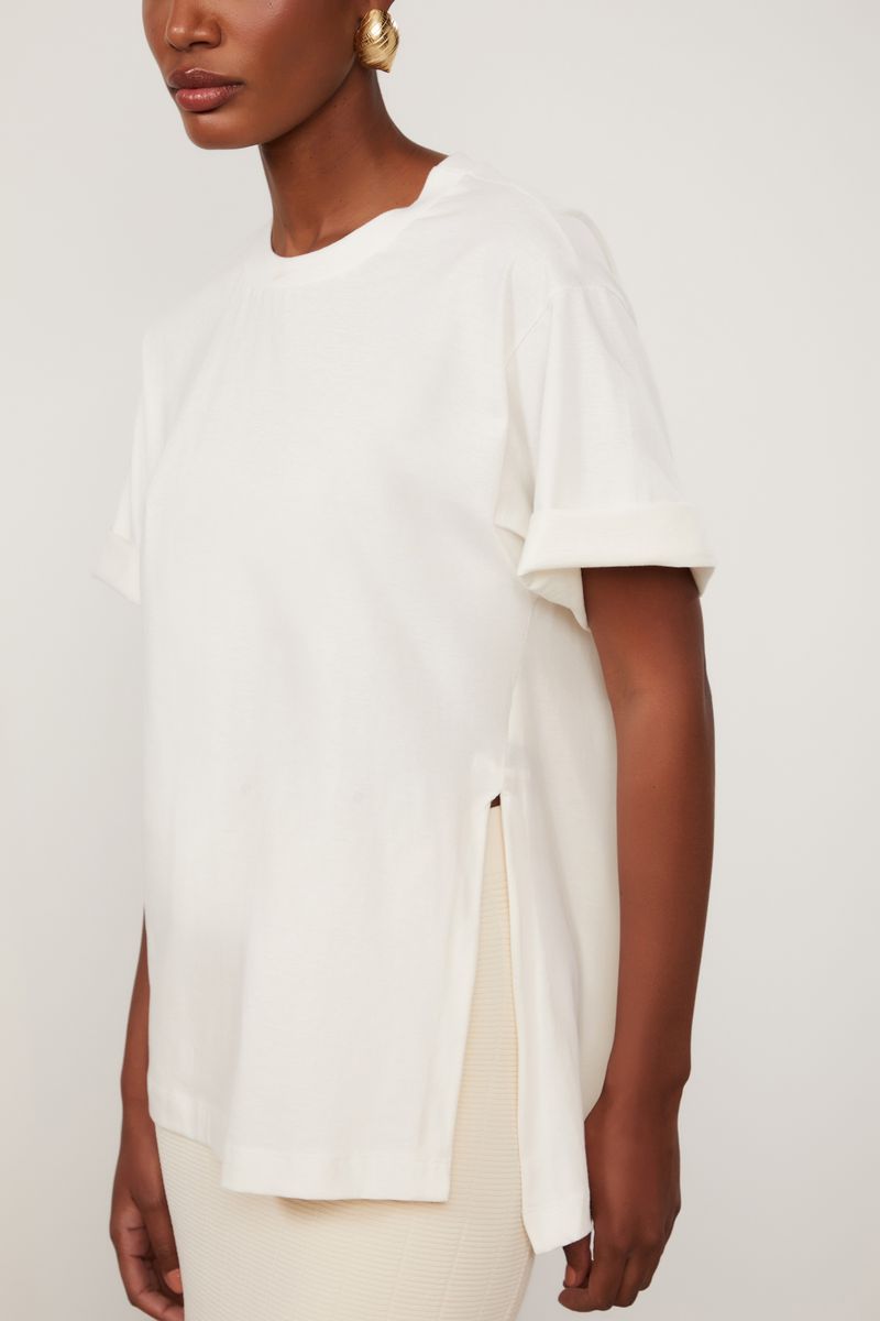52060737_0003_4-T-SHIRT-DE-MALHA-OVERSIZED-COM-DETALHE-FENDA