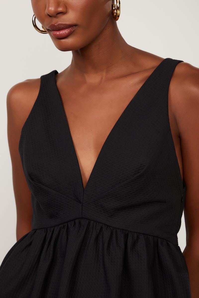 52105258_0005_4-BLUSA-SEM-MANGA-DECOTE-V-COM-PEPLUM-DE-PIQUET-DE-ALGODAO-PRETO