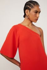 07206553_8259_2-VESTIDO-DE-MALHA-CURTO-VERMELHO-UM-OMBRO-SO-MANGA-LONGA