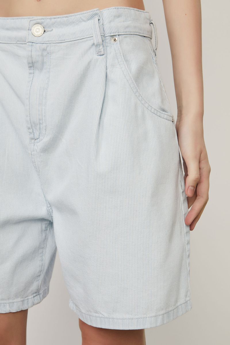 25054197_0101_4-BERMUDA-JEANS-LISTRADO-COM-PREGA
