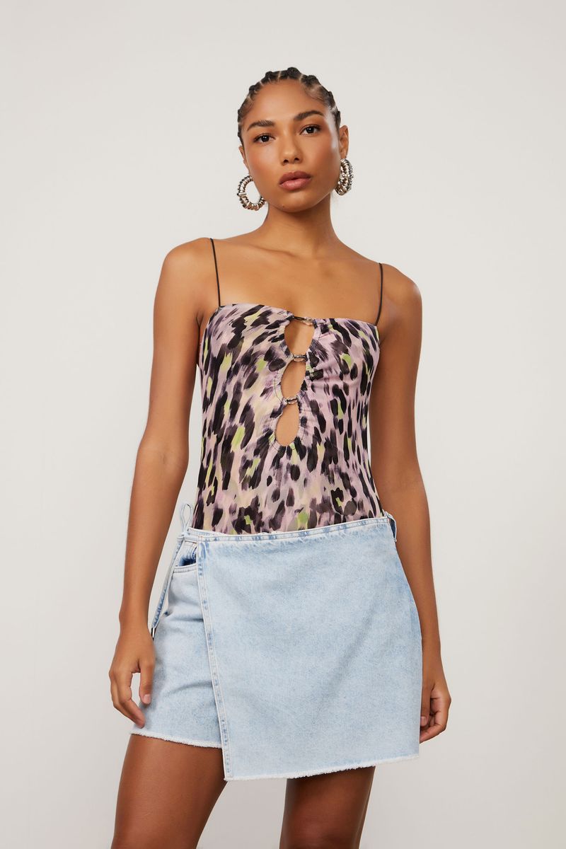 25130100_0101_1-SHORT-SAIA-JEANS-DELAVE-COM-BARRA-A-FIO