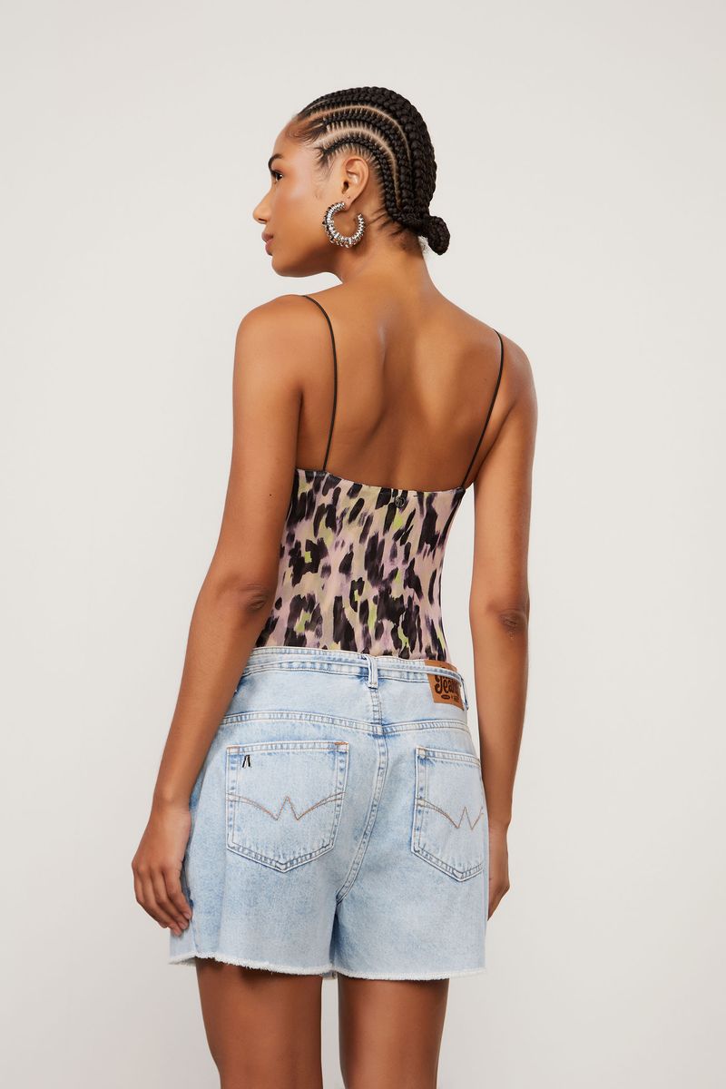 25130100_0101_3-SHORT-SAIA-JEANS-DELAVE-COM-BARRA-A-FIO