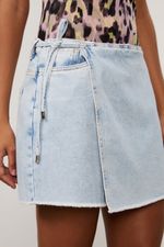 25130100_0101_4-SHORT-SAIA-JEANS-DELAVE-COM-BARRA-A-FIO