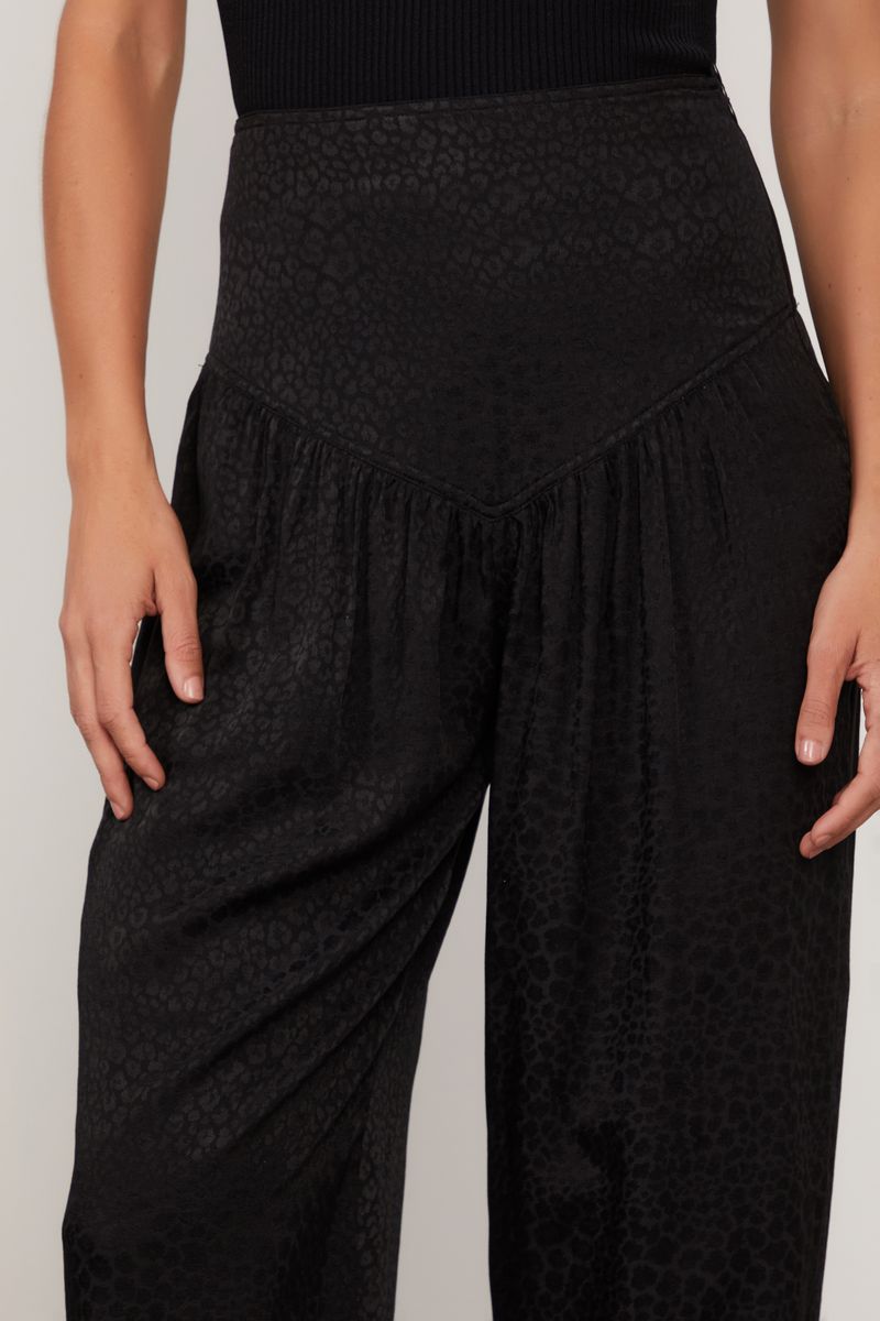 25342041_0005_4-CALCA-JACQUARD-PRETA-COS-PALA-LARGA