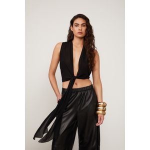 Blusa Com Amarracao Frontal e Decote