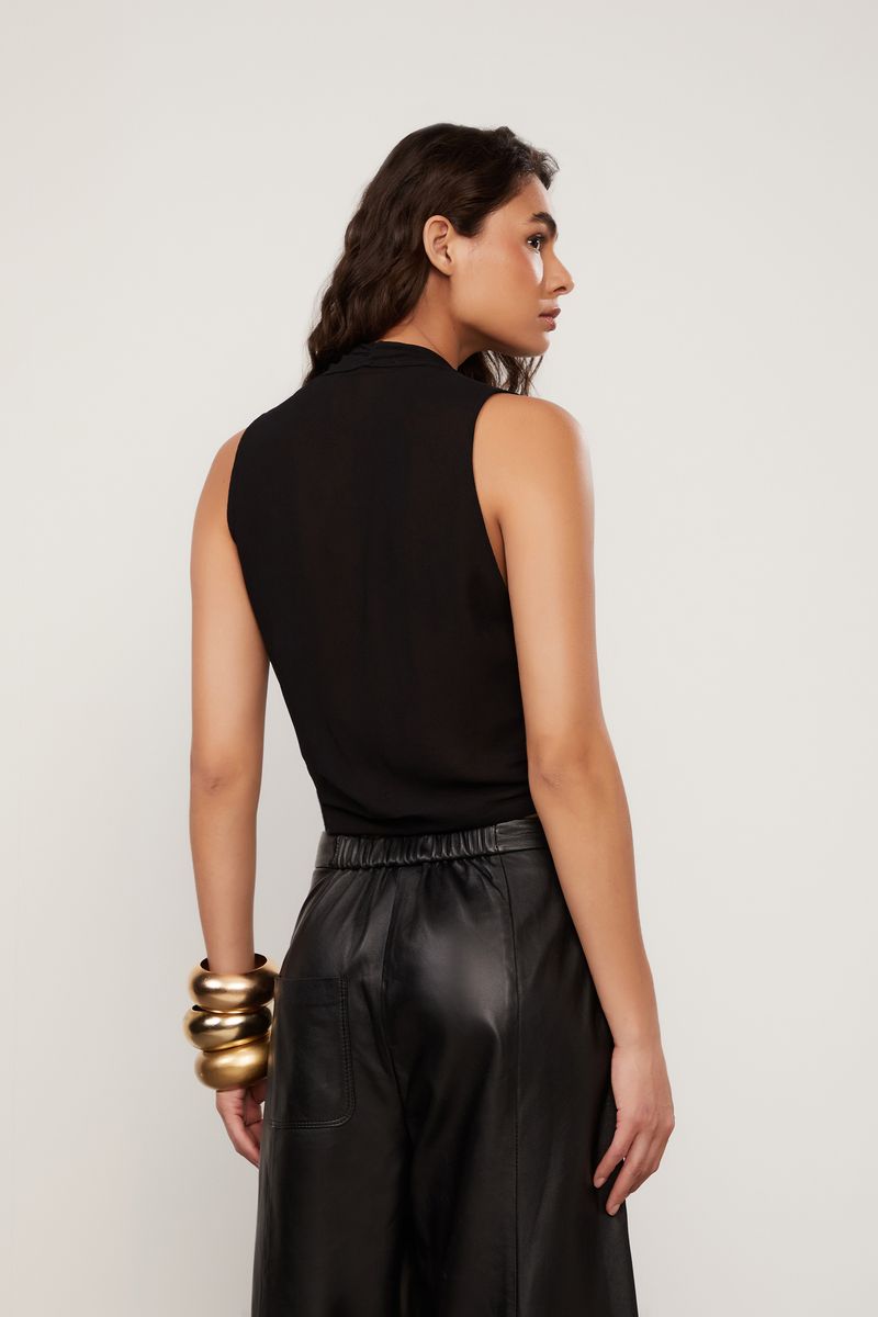 52135667_0005_3-BLUSA-COM-AMARRACAO-FRONTAL-E-DECOTE