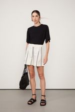 25054178_0003_1-SHORT-RETO-DETALHE-PREGAS-DE-JACQUARD-LISTRADO