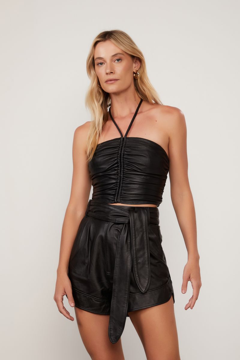 25054221_0005_4-SHORT-DE-COURO-MAX-BARRA-PRETO
