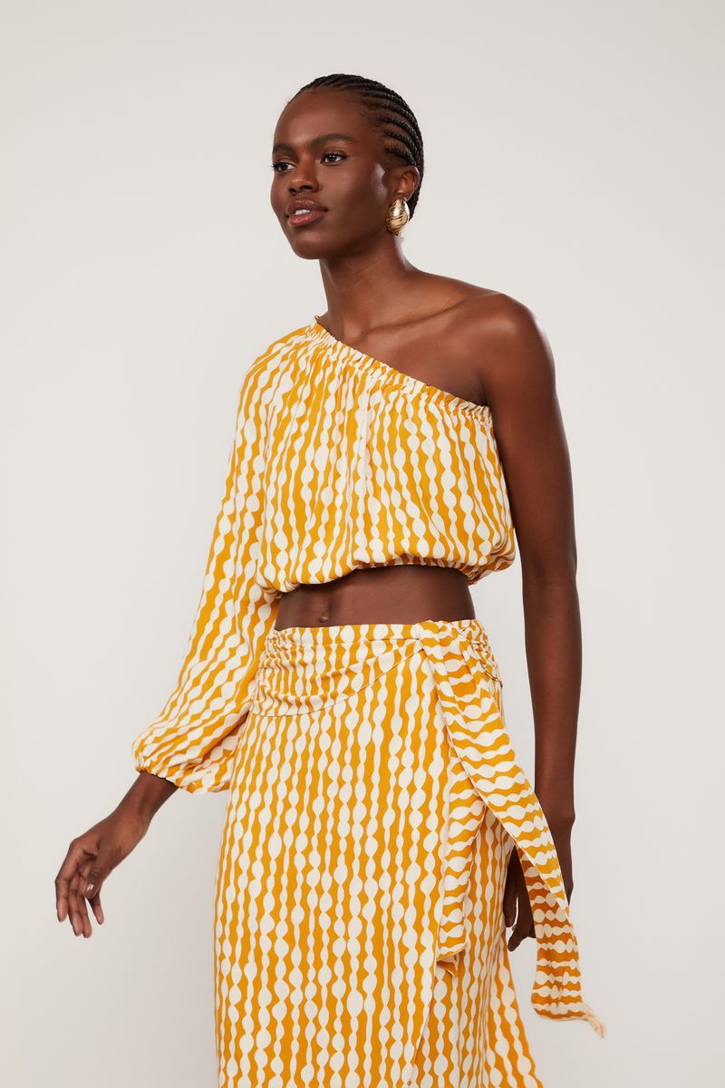 52135608_03345_1-BLUSA-CROPPED-MANGA-3-4-DECOTE-UM-OMBRO-SO-DE-VISCOSE-ESTAMPADA