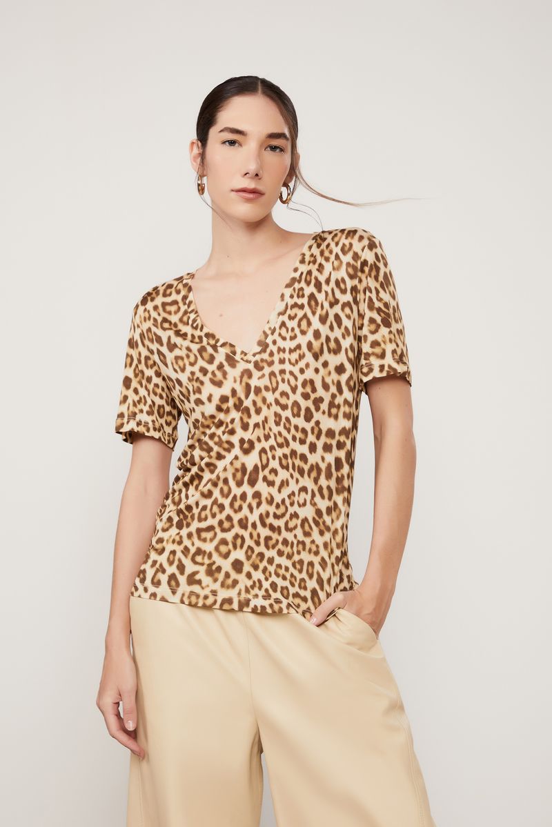 52135643_09813_1-T-SHIRT-DE-MALHA-FININHA-DECOTE-V-COM-MANGA-CURTA-ESTAMPADA
