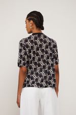 52135652_09839_3-T-SHIRT-DE-MALHA-ESTAMPADA-COM-GOLA-DE-RETILINEA