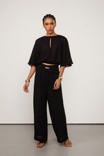 52135723_0005_2-BLUSA-DE-GEORGETTE-PRETA-CROPPED