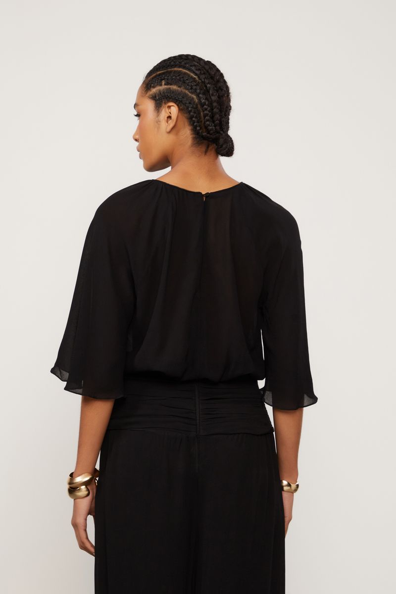 52135723_0005_3-BLUSA-DE-GEORGETTE-PRETA-CROPPED