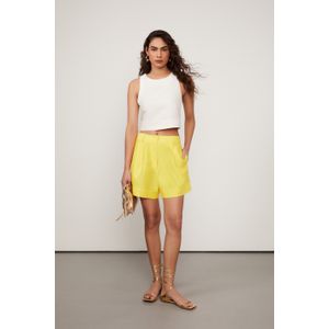 Short Básico Detalhe Pregas Amarelo