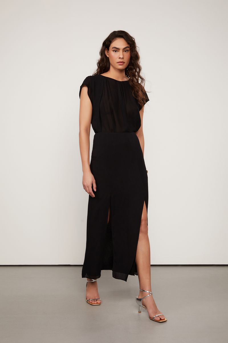 52135722_0005_1-BLUSA-DE-GEORGETTE-PRETA-COM-DETALHE-NAS-MANGAS