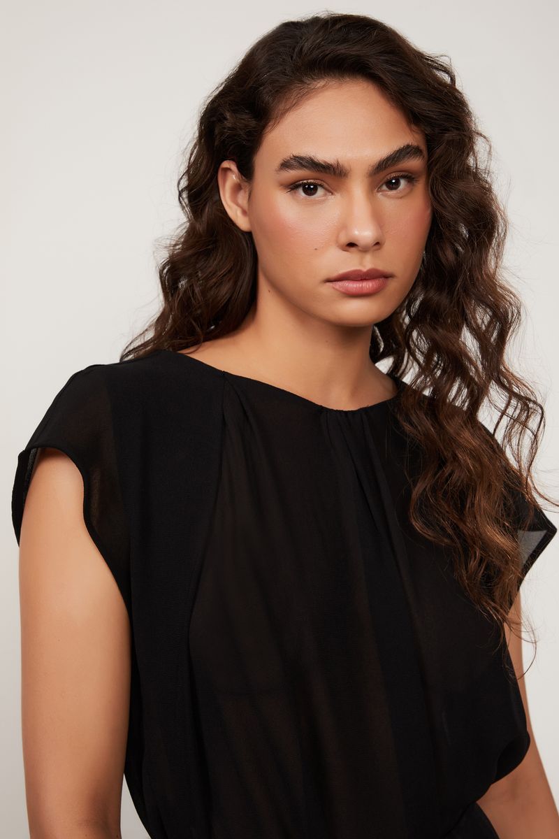 52135722_0005_4-BLUSA-DE-GEORGETTE-PRETA-COM-DETALHE-NAS-MANGAS