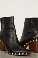 09020688_0005_4-BOTA-DE-COURO-TACHAS