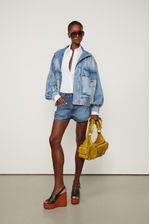 25054312_1531_1-SHORT-JEANS-COM-SARJA-LATERJA
