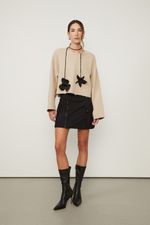 52135914_04090_2-BLUSA-DE-MOLETOM-BEGE-COM-APLICACAO
