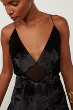 07207101_0005_4-VESTIDO-LONGO-COM-TRANSPARENCIA-E-VELUDO