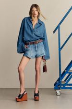 25054285_0101_1-SHORT-JEANS-COM-BARRA-APLICADA