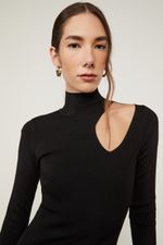 07207138_0005_4-VESTIDO-CURTO-RECORTE-OMBRO-TRICOT