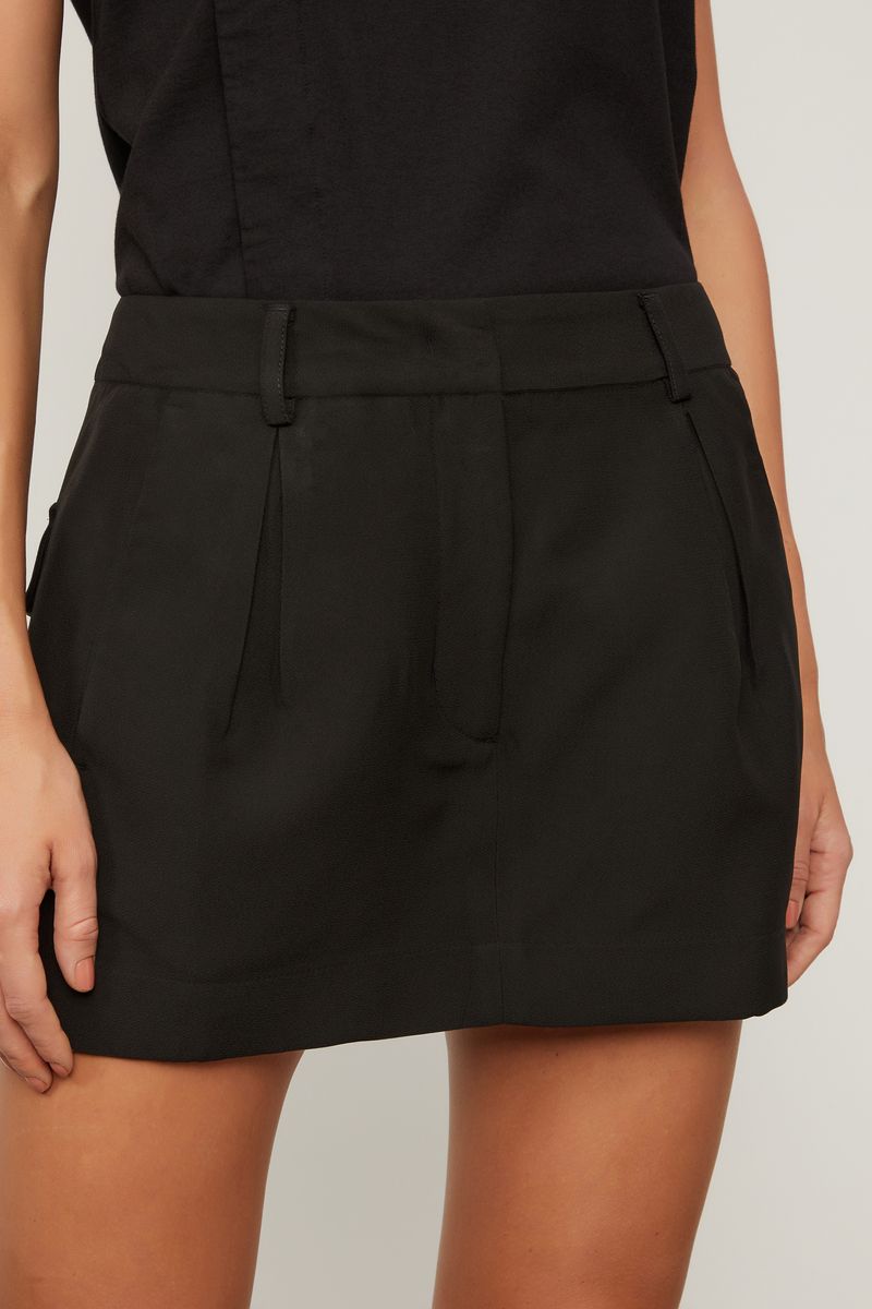 25130116_0005_4-SHORT-SAIA-ALFA-DE-CREPE-NERO