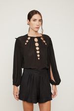 52135743_0005_4-BLUSA-EM-GGT-COM-CIRCULOS-BORDADOS