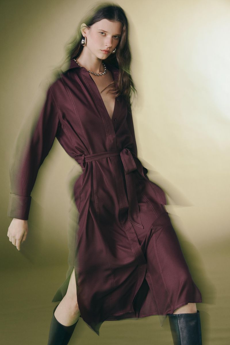 07160094_0066_2-VESTIDO-DE-CREPE-MIDI-COM-VISTA-BOTOES