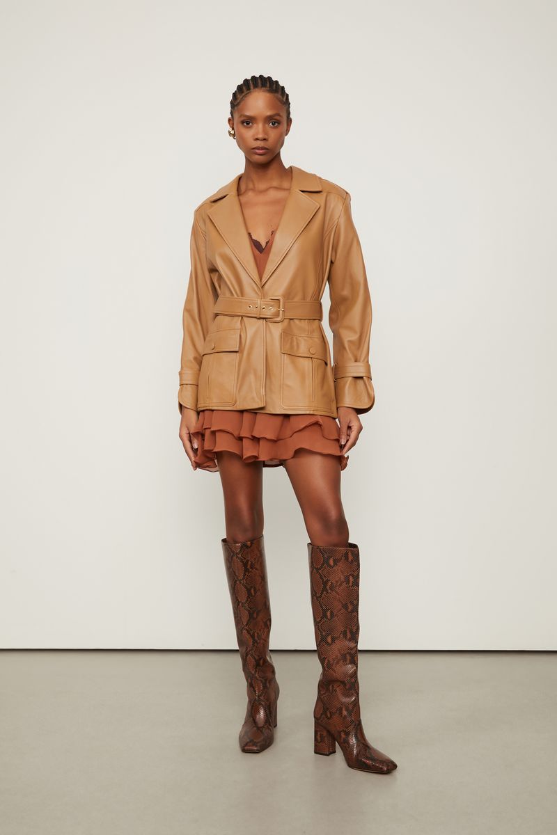 03610097_10056_2-TRENCH-COAT-DE-COURO-CURTO-MANGA-FRALDAD