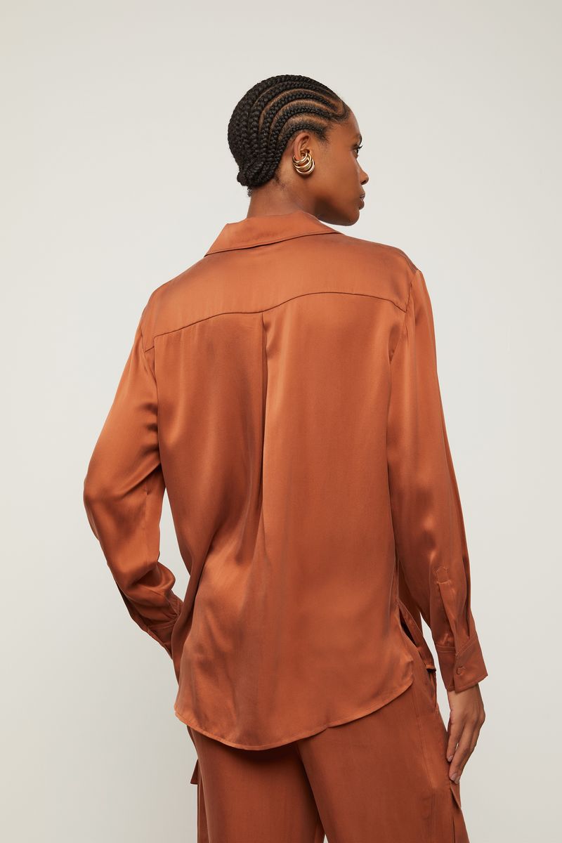 52051767_10056_3-CAMISA-DE-CETIM-MARROM-BISCOITO