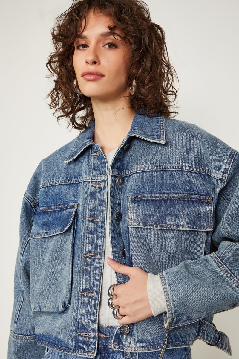 03011779_0105_4-JAQUETA-JEANS-BOLSOS-FRENTE