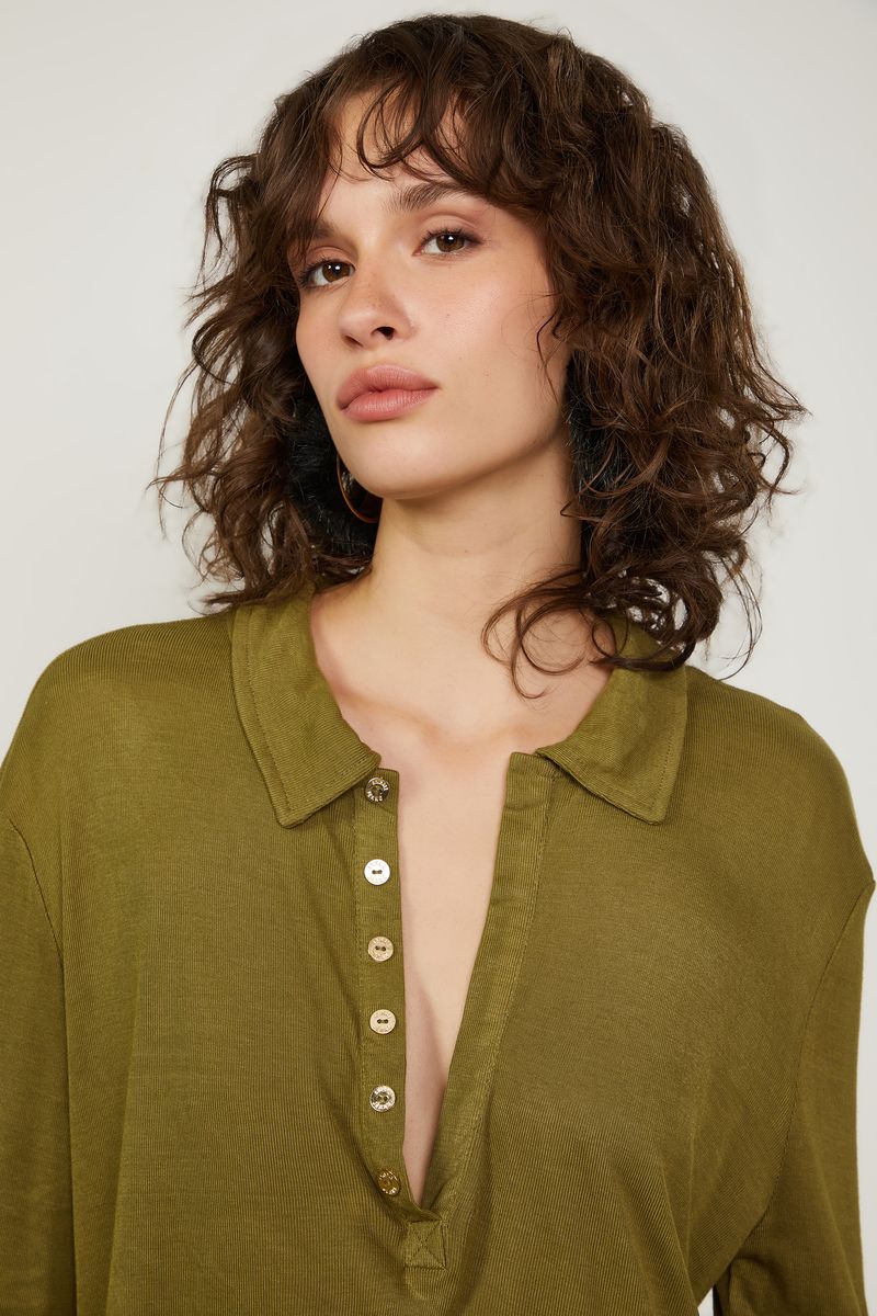 52136098_4665_4-BLUSA-DE-MALHA-COM-VISTA-DE-BOTOES