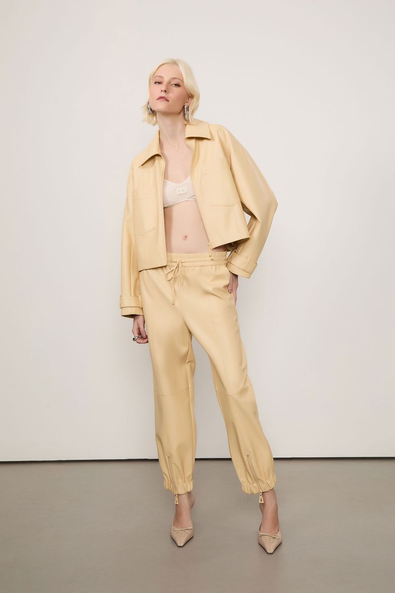 03011672_3618_1-JAQUETA-LIKE-LEATHER-PASSANTE-NO-PUNHO