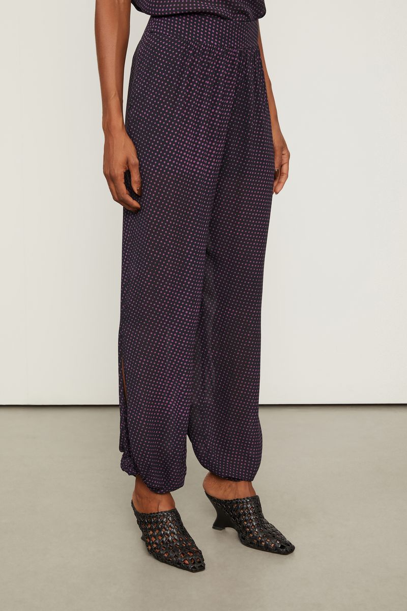 25342314_51196_2-CALCA-NO-LATERAL-PRETO-E-PLUM-P
