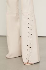 25342506_5346_4-CALCA-DE-COURO-LATERAL-DETALHE-ILHOSES