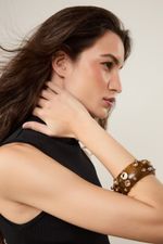 27040552_1511_1-BRACELETE-MARROM-DE-RESINA-CRAVEJADO